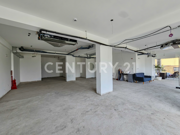 LOCAL COMERCIAL CEERCA AL TREBOL DE JAVIER PRADO