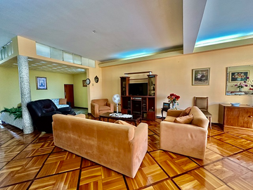 VENDO DEPARTAMENTO ESTILO CASA CON JARDÍN