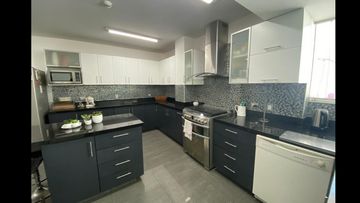 MODERNO DEPARTAMENTO EN VENTA CON LINDA VISTA AL GOLF EN CERROS DE CAMACHO 