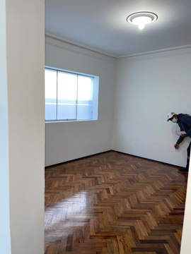 EXCELENTE CASA. EL CARMEN APROPIADA PARA OFICINAS, EMPRESAS. IMPLEMENTADA