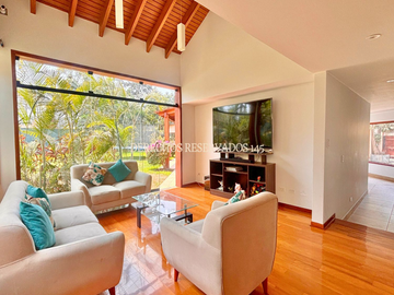 OCASIÓN! CASA REMODELADA EN ESQUINA - LA ESTANCIA
