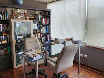 VENDO AMPLIA CASA EN LA AURORA, MIRAFLORES