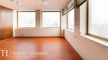 OCASIÓN VENTA DE OFICINA CÉNTRICA + ESTACIONAMIENTO LINCE