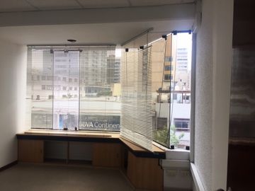 Amplia Oficina de 280 m en Pleno Corazón de Miraflores