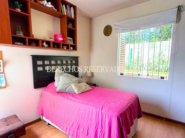 ¡BAJÓ DE PRECIO! LINDA CASA EN CONDOMINIO CERCA A PARQUE