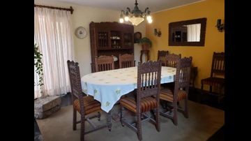 VENDO AMPLIA CASA EN LA ENCANTADA