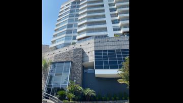 MODERNO DEPARTAMENTO EN VENTA CON LINDA VISTA AL GOLF EN CERROS DE CAMACHO 