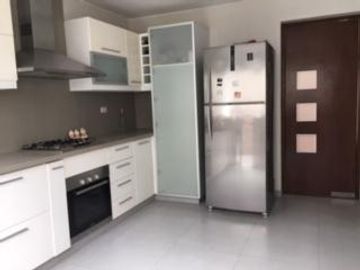 MODERNA CASA EN LA PLANICIE