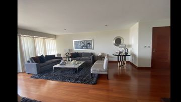 MODERNO DEPARTAMENTO EN VENTA CON LINDA VISTA AL GOLF EN CERROS DE CAMACHO 