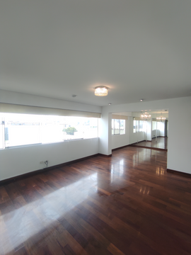 VENTA DE DEPARTAMENTO CON EXCELENTE UBICACIÓN EN MIRAFLORES