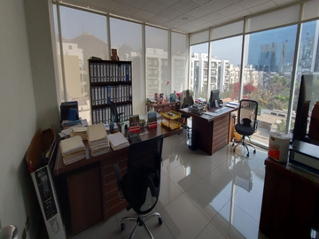 OFICINA IMPLEMENTADA DE 233M² CON VISTA A LOS JADES EN SURCO