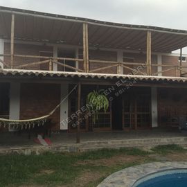 Pretty House and Land of 1800 sq meters (19,000 sq ft approx) in Azpitia (lim1368)