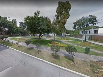 CASA FRENTE A PARQUE Y EN ESQUINA, IDEAL PARA PROYECTO