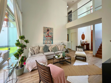 LINDA CASA EN CONDOMINIO DE 3 CASAS EN EL SOL DE LA MOLINA