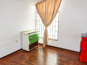 VENTA DE CASA EN LAS ACACIAS - URB. SANTA VICTORIA