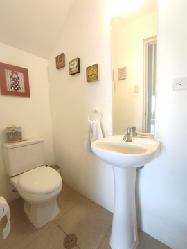 A LA VENTA BELLA CASA DE PLAYA AMOBLADA EN BELLO CONDOMINIO