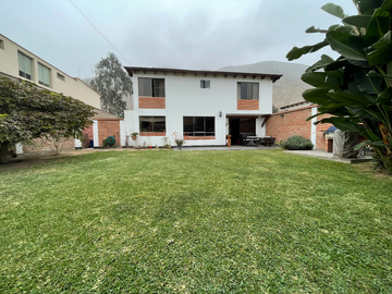 CONDOMINIO DE 4 DORMS - INGRESO INDEPENDIENT - AMPLIO JARDÍN