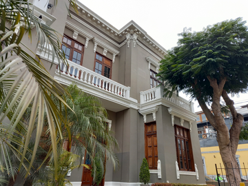 VENDO HERMOSA CASONA BARRANQUINA