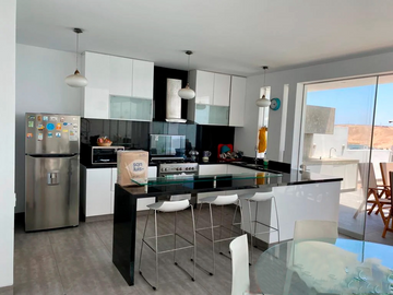 CASA DE PLAYA EN LOMAS DEL MAR KM 121 CERRO AZUL