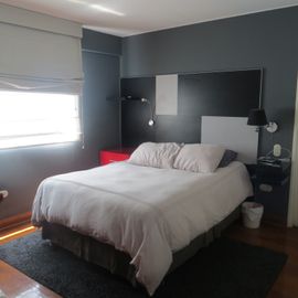 EXCELENTE DÚPLEX 400 M2 A/C PISCINA Y JARDÍN