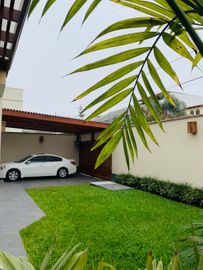Alquiler o Venta casa en Condominop