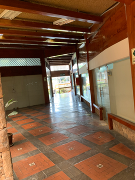   EXCELENTE OFICINA O LOCAL COMERCIAL, 260 M². PARA EMPRESAS Y OTROS EN EDIFICIO MODERNO CLÁSICO POR EL OLIVAR