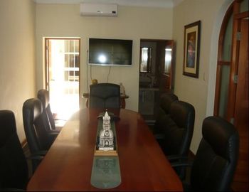 CASA EN ALQUILER EXCLUSIVAMENTE PARA OFICINAS EN JESÚS MARÍA (609-114-4)