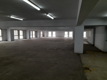 EDIFICIO DE OFICINAS CON 1ER PISO COMERCIAL EN PLAZA MAYOR