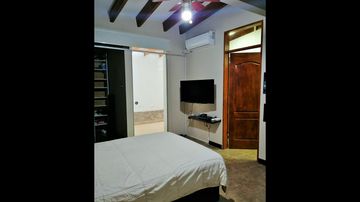 VENDO HERMOSA Y MODERNA CASA PACHACAMAC 500 M²