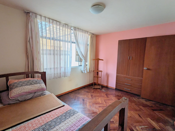 HERMOSA CASA EN LINCE LÍMITE CON SAN ISIDRO