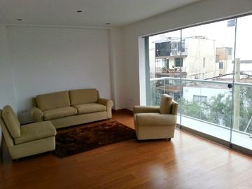 Lindo Departamento con Balcon Vista a Calle 