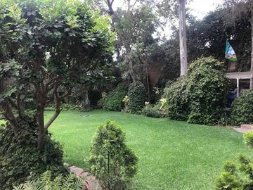 LINDA CASA EN CASUARINAS RODEADAS DE JARDINES