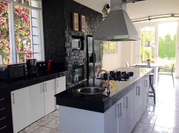 Av. José León Barandiaran/La Planicie - Vendo Linda casa cerca al Club El Golf