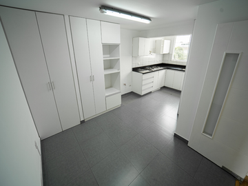 SE VENDE DUPLEX CON TERRAZA. FRENTE AL PARQUE LA CORUÑA, SUR