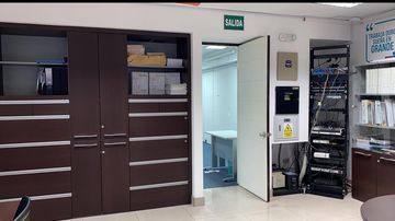 IMPECABLE OFICINA EN CHACARILLA SURCO IMPLEMENTADA