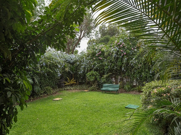 EDIFICIO CON LINDO JARDÍN INTERNO, AMOBLADO ACOGEDOR, MIRO Q