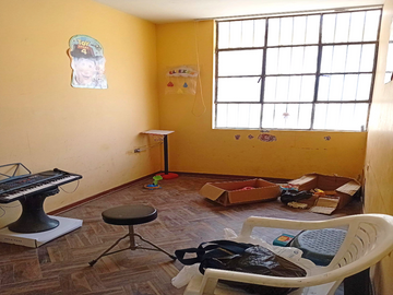 AMPLIA CASA DE 2 PISOS CON COCHERA Y AZOTEA 