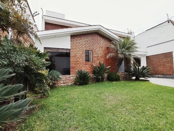 CALLE PEONIAS N° 1XX, URB. LA MOLINA VIEJA