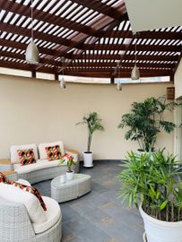 Alquiler o Venta casa en Condominop