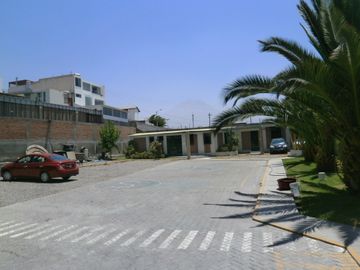 VENTA DE LOCAL COMERCIAL DE 1367M2 FRENTE AL COLEGIO MAX UHLE EN SACHACA AREQUIPA