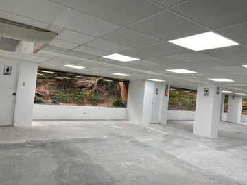   EXCELENTE OFICINA O LOCAL COMERCIAL, 260 M². PARA EMPRESAS Y OTROS EN EDIFICIO MODERNO CLÁSICO POR EL OLIVAR