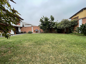 CONDOMINIO DE 4 DORMS - INGRESO INDEPENDIENT - AMPLIO JARDÍN