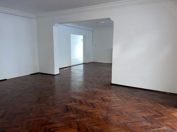 EXCELENTE CASA. EL CARMEN APROPIADA PARA OFICINAS, EMPRESAS. IMPLEMENTADA