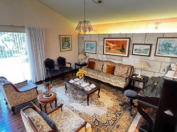 VENDO HERMOSA CASA CON 4 DEPARTAMENTOS POR LAS TRES MARÍAS, 