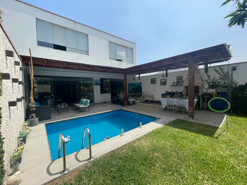 CONDOMINIO 2 PLANTAS - 4 DORMS C/U CON BAÑO - PISCINA