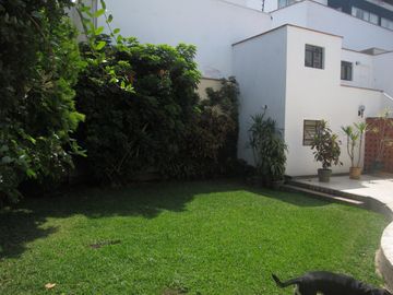 VENDO HERMOSA RESIDENCIA EN SAN ANTONIO, MIRAFLORES