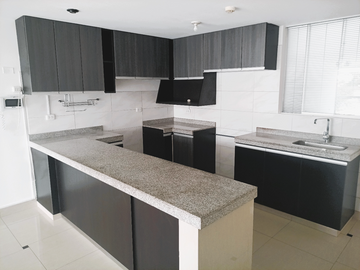 VENDO AMPLIO DEPARTAMENTO CON VISTA A PARQUE EN SURCO