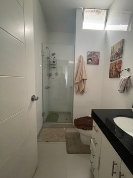 CONDOMINIO 2 PLANTAS - 4 DORMS C/U CON BAÑO - PISCINA