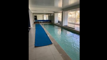 MODERNO DEPARTAMENTO EN VENTA CON LINDA VISTA AL GOLF EN CERROS DE CAMACHO 