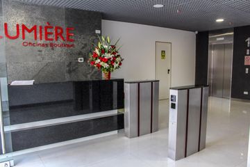 Excelente oficina en edificio ejecutivo de Estreno